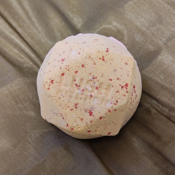 Lush ochre bath bomb - Picture 2 of 4